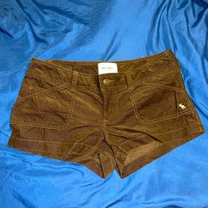 Abercrombie & Fitch - dark brown corduroy shorts